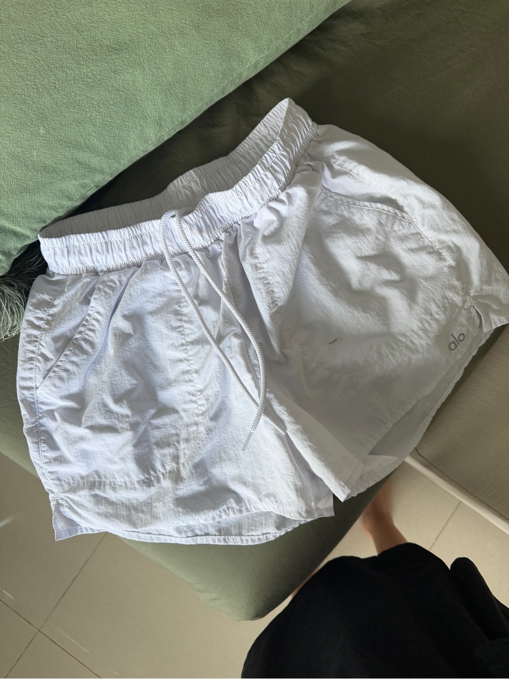 Alo alumni short white XS like new